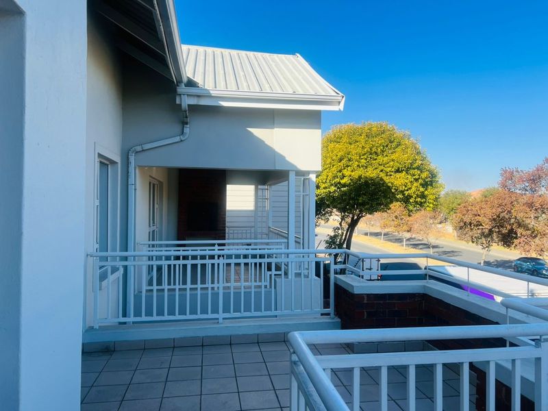 Spacious 2 Bed, 2.5 Bath Luxury Apartment in Portland Place - Thorn Valley Estate - Photo 10