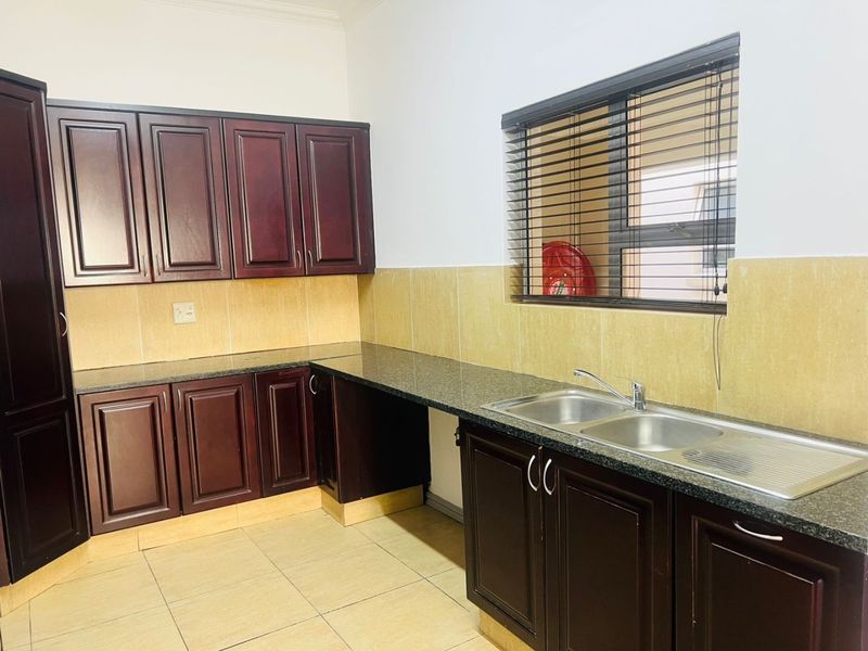 Spacious 2 Bed, 2.5 Bath Luxury Apartment in Portland Place - Thorn Valley Estate - Photo 7