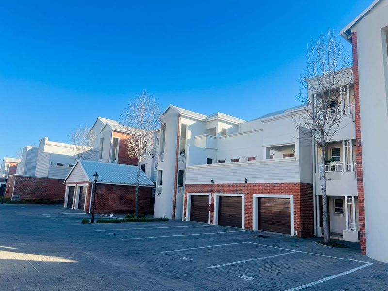 Spacious 2 Bed, 2.5 Bath Luxury Apartment in Portland Place - Thorn Valley Estate - Photo 1