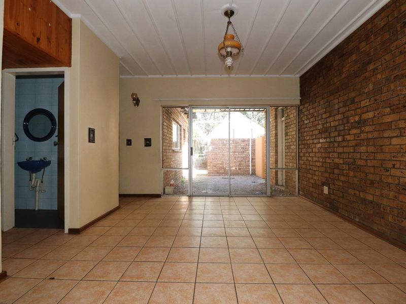 Spacious 3-Bedroom Duplex Townhouse - Photo 7