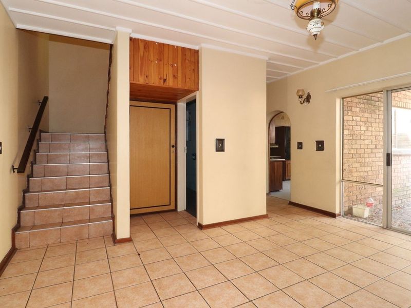 Spacious 3-Bedroom Duplex Townhouse - Photo 6