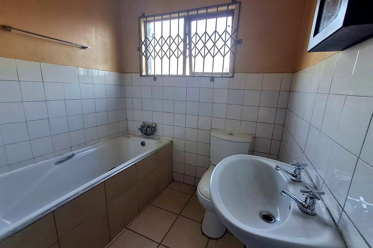 2 Bedroom House for Sale in Mdantsane nu 14 - Photo 5