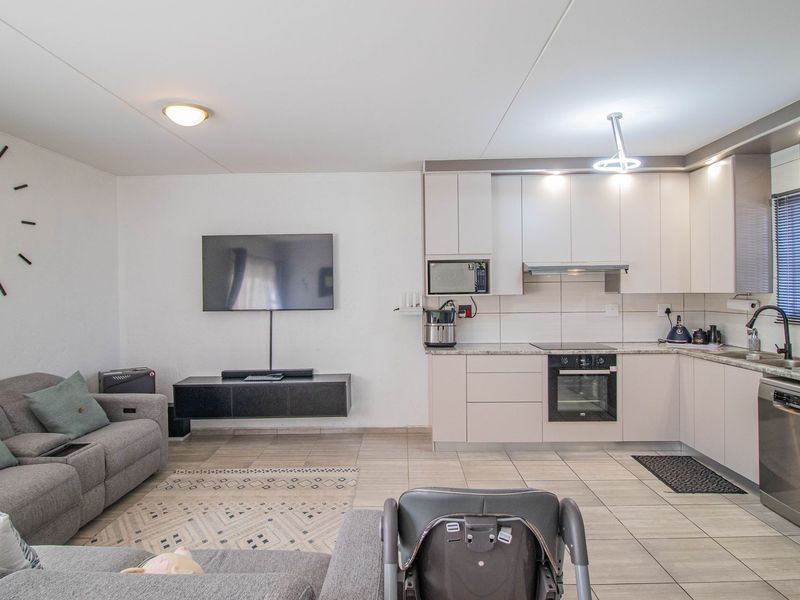 Lock Up and Go in Secure complex - Photo 5