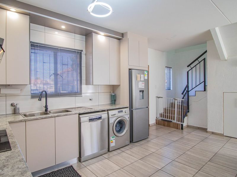 Lock Up and Go in Secure complex - Photo 7