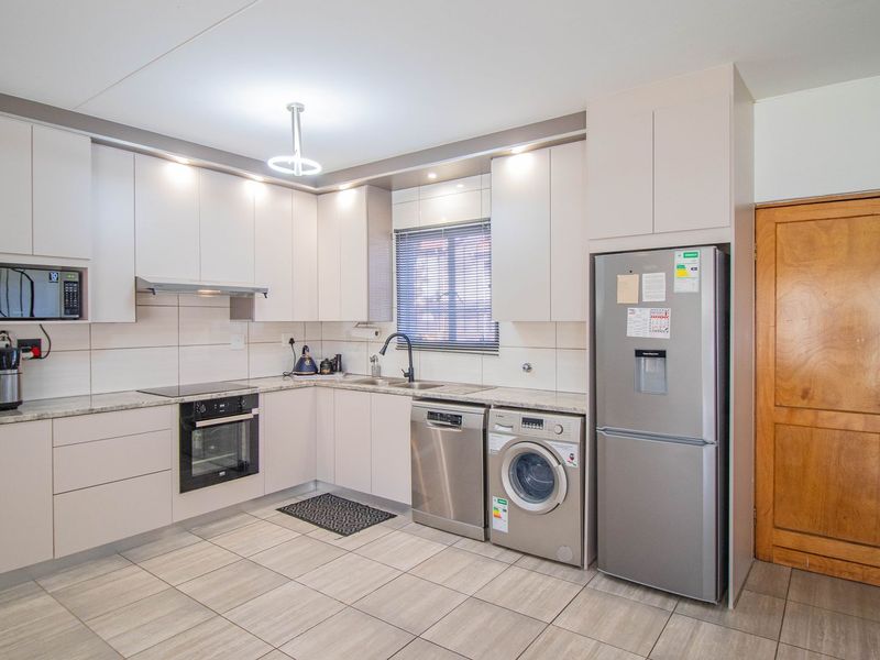 Lock Up and Go in Secure complex - Photo 8