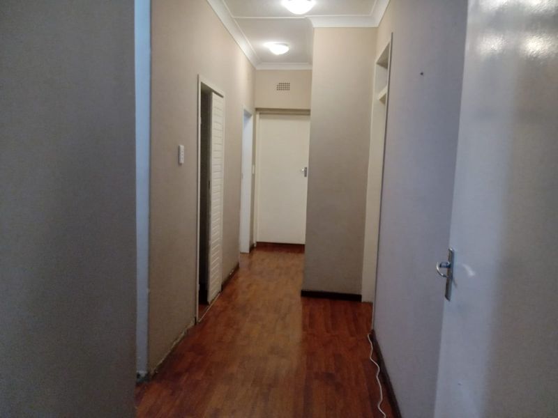 Charming 4 Bedroom 2 Bathroom House  - Photo 4