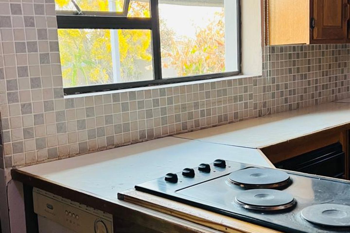 Charming 4 Bedroom 2 Bathroom House  - Photo 5