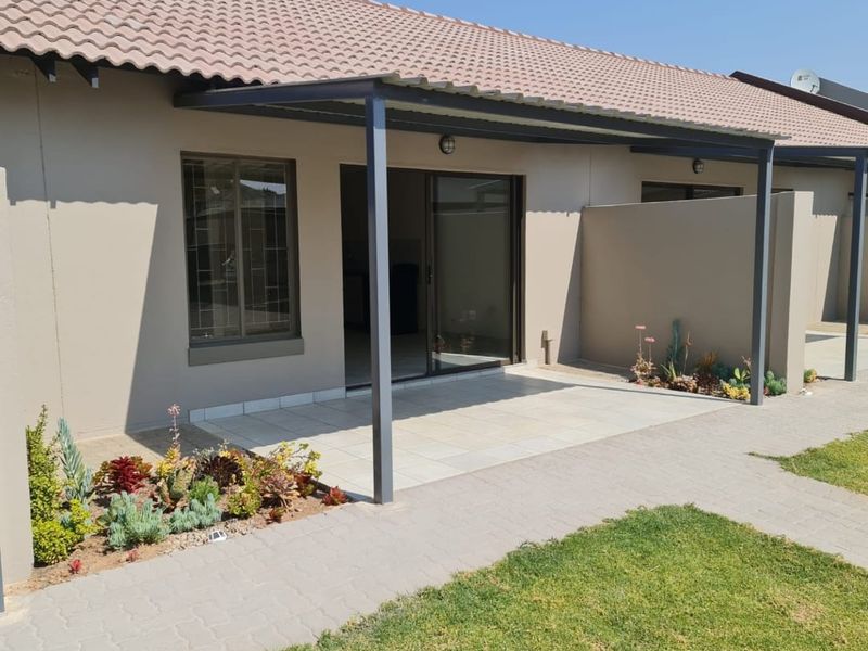 For Rent: Modern 2 Bedroom Townhouse – Bella Rosa, Akasia - Photo 8