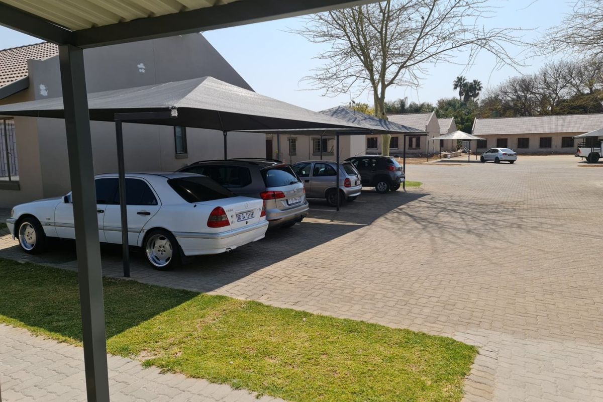 For Rent: Modern 2 Bedroom Townhouse – Bella Rosa, Akasia - Photo 2