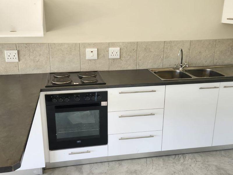 For Rent: Modern 2 Bedroom Townhouse – Bella Rosa, Akasia - Photo 6