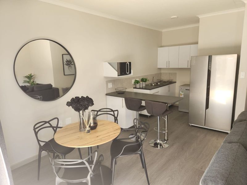 For Rent: Modern 2 Bedroom Townhouse – Bella Rosa, Akasia - Photo 1