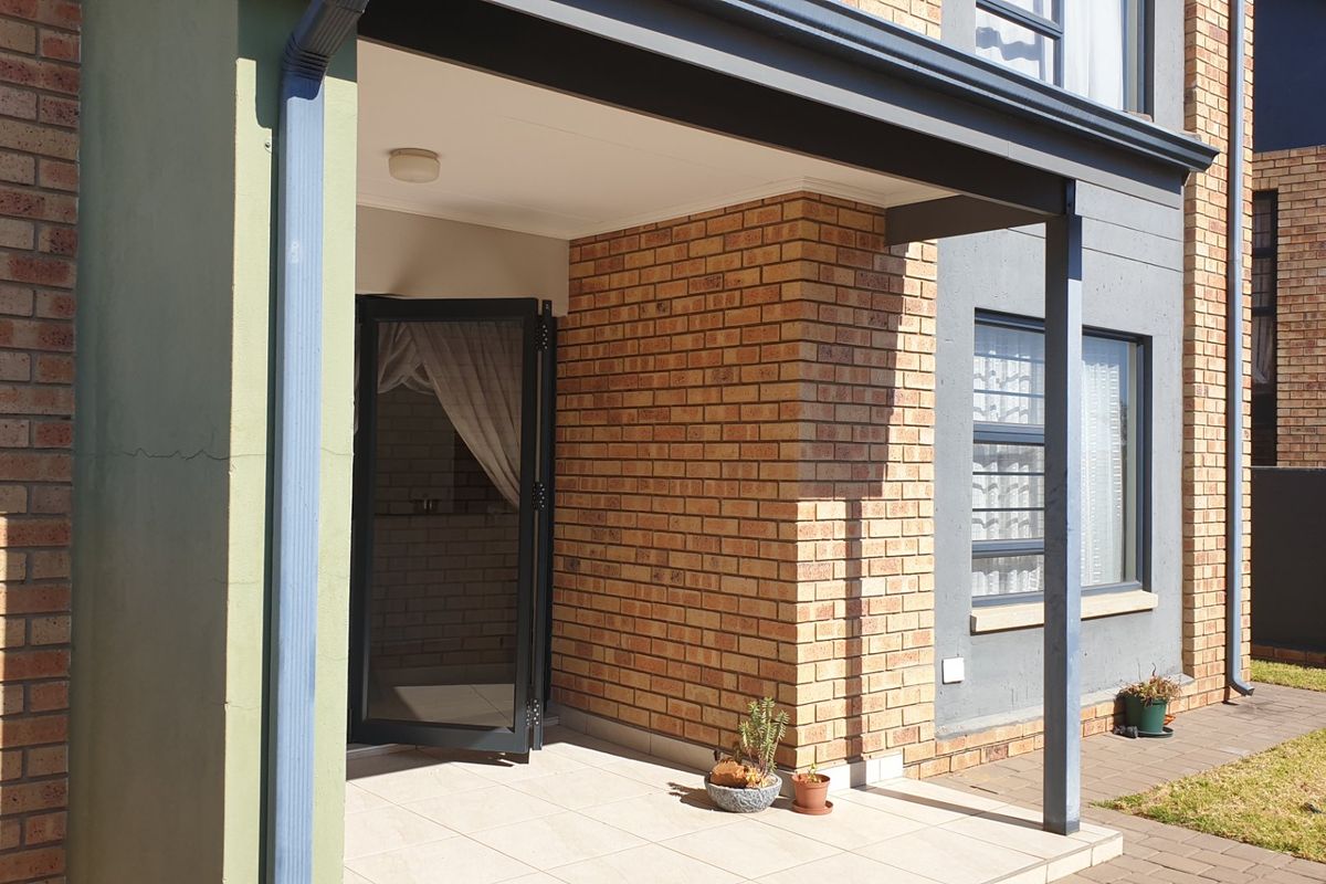3 Bed Town house in Amberfield for Sale - Photo 2