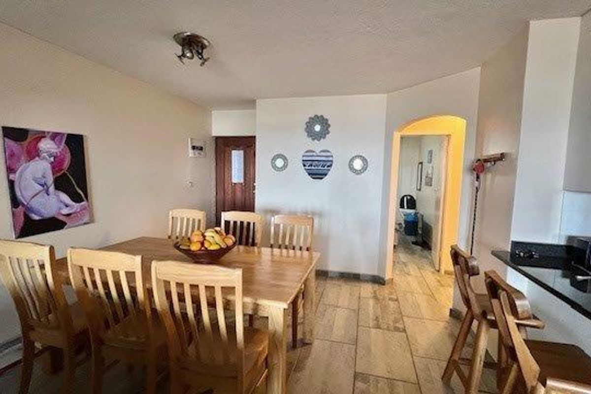 Ground Floor Beauty with Ocean Views – Pet Friendly and Fully Furnished - Photo 5