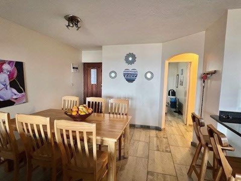 Ground Floor Beauty with Ocean Views – Pet Friendly and Fully Furnished - Photo 5