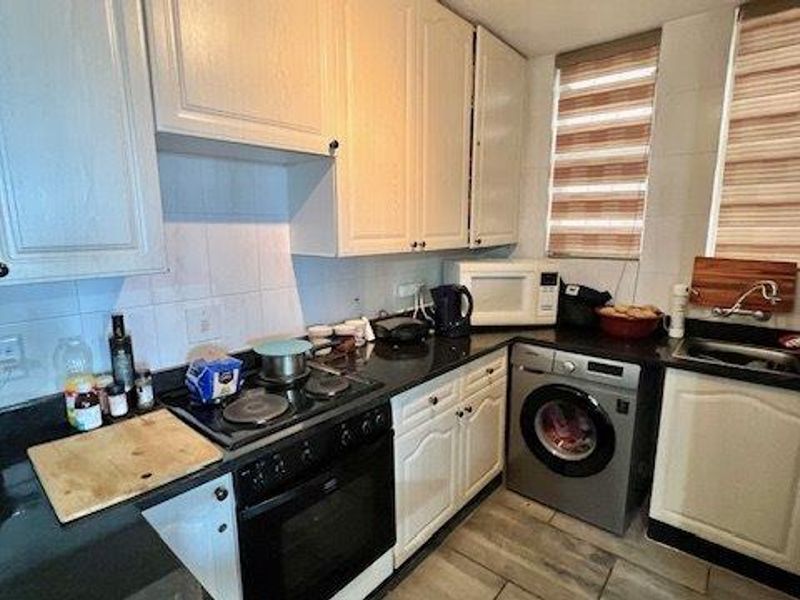 Ground Floor Beauty with Ocean Views – Pet Friendly and Fully Furnished - Photo 10