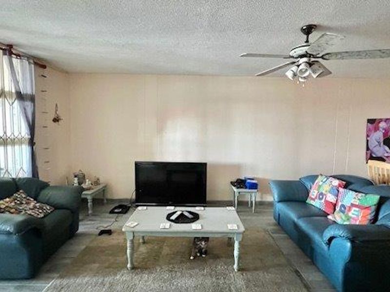 Ground Floor Beauty with Ocean Views – Pet Friendly and Fully Furnished - Photo 7