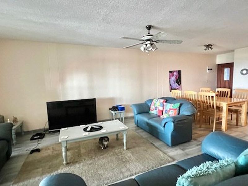 Ground Floor Beauty with Ocean Views – Pet Friendly and Fully Furnished - Photo 6