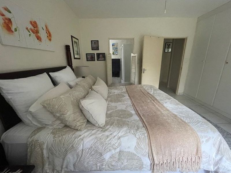 Spacious 4-Bedroom Ground Floor Corner Unit in Tranquil Uvongo Setting - Photo 6