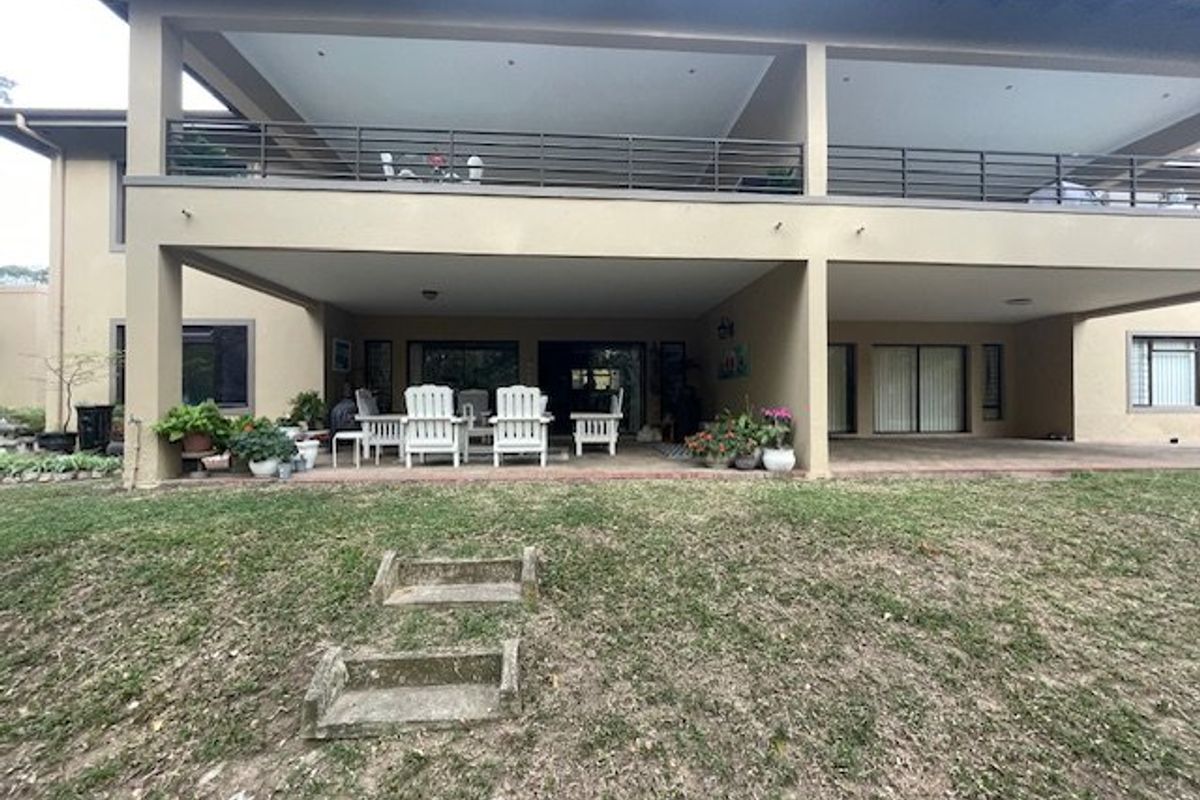 Spacious 4-Bedroom Ground Floor Corner Unit in Tranquil Uvongo Setting - Photo 2