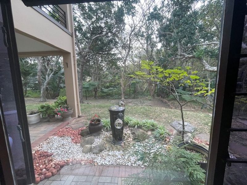 Spacious 4-Bedroom Ground Floor Corner Unit in Tranquil Uvongo Setting - Photo 4