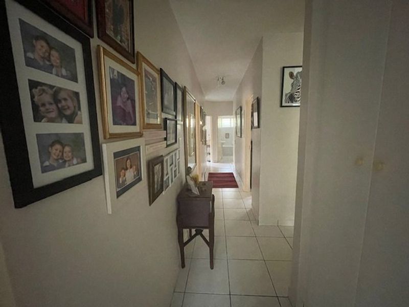 Spacious 4-Bedroom Ground Floor Corner Unit in Tranquil Uvongo Setting - Photo 8