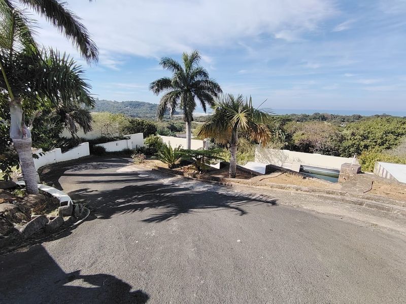 Versatile Freestanding Property with Incredible Sea Views – Endless Potential in Palm Beach, KZN South Coast - Photo 2