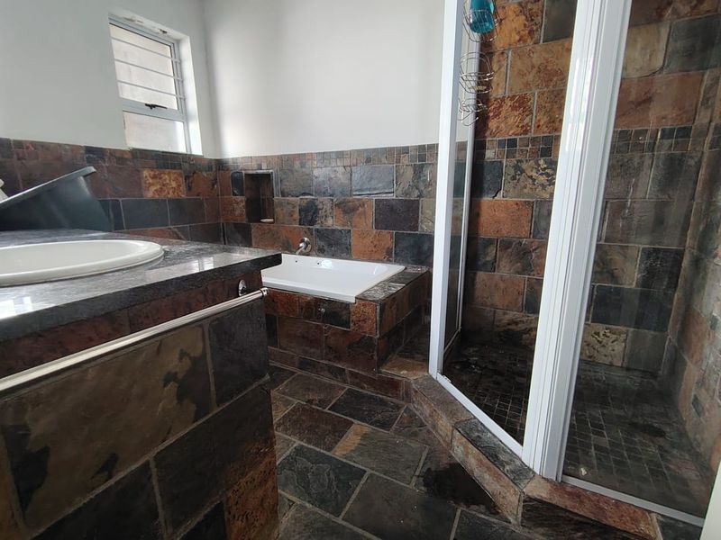 Versatile Freestanding Property with Incredible Sea Views – Endless Potential in Palm Beach, KZN South Coast - Photo 9