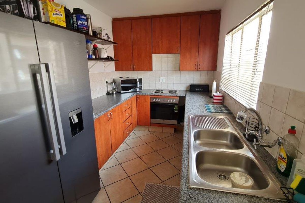 Two Bedroom Apartment with a Loft - Photo 4