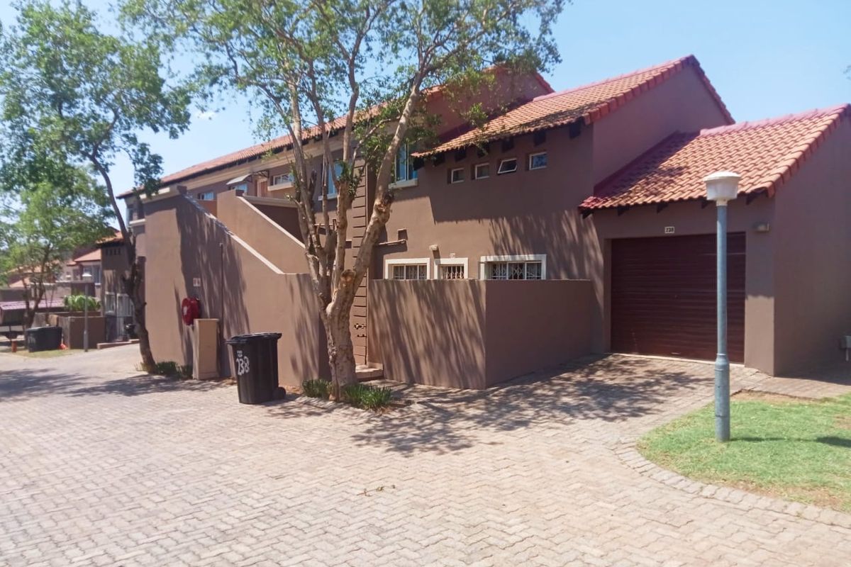 Two Bedroom Apartment with a Loft - Photo 2