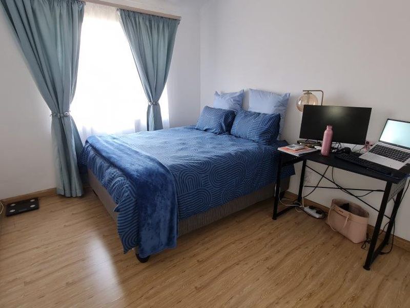 Two Bedroom Apartment with a Loft - Photo 9