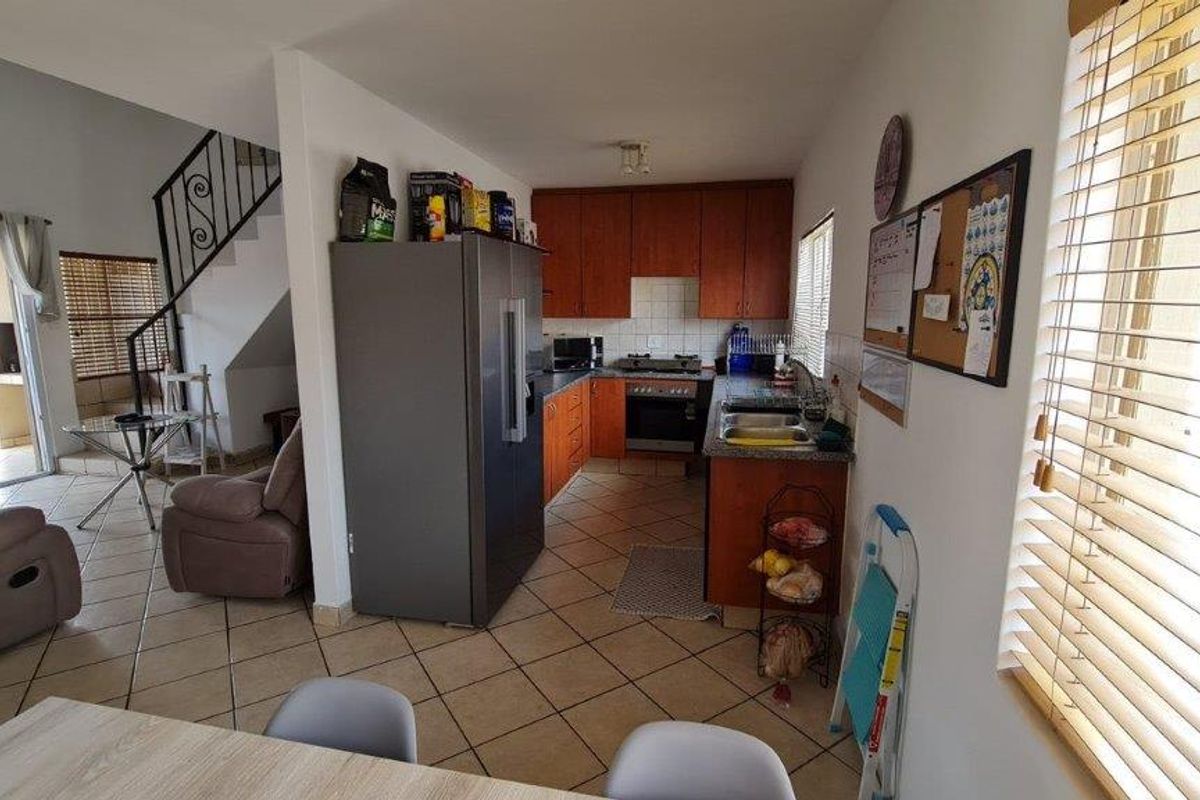 Two Bedroom Apartment with a Loft - Photo 5