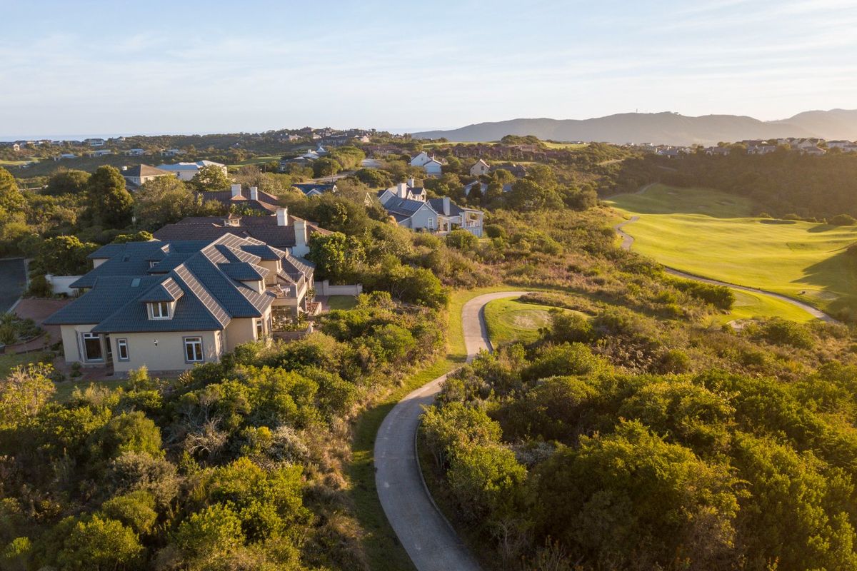 4 Bed House in Pezula Golf Estate for Sale - Photo 2