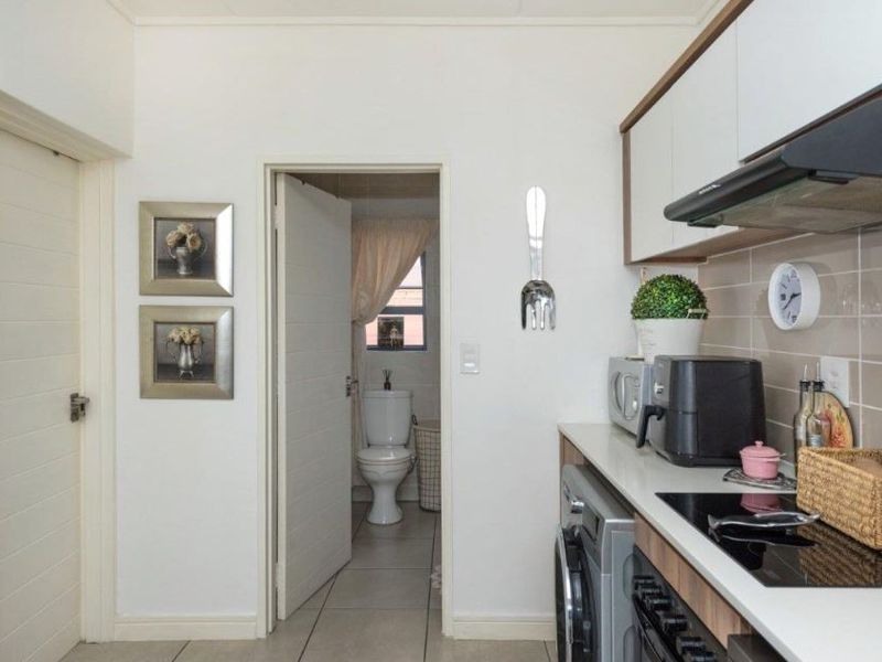 Modern 1-Bedroom Apartment with Luxury Lifestyle Features in The Reid, Linbro Park! - Photo 4