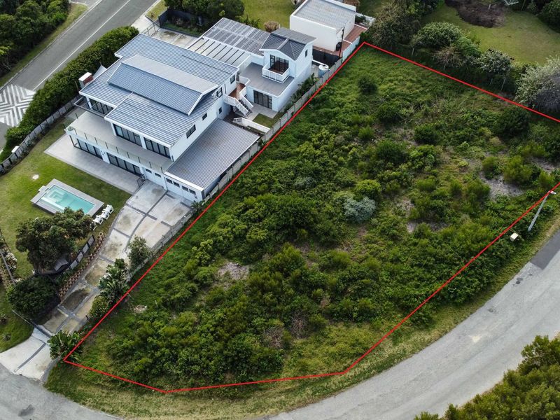 A Rare Coastal Gem in Brenton-on-Sea - Photo 5