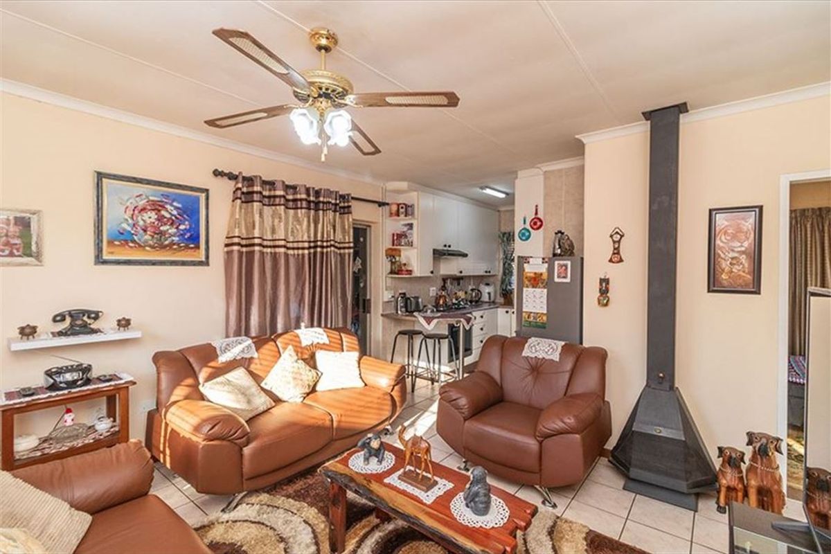 Charming Family Home with Ample Amenities - Photo 2