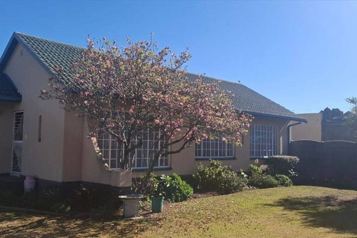 Charming Home with Classic Comforts - Photo 3