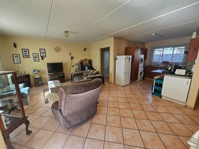 Neat and Practical Starter Home - Photo 2