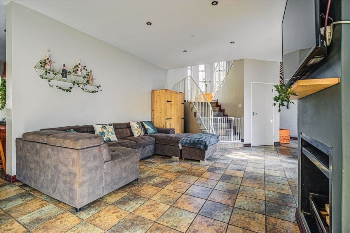 Spacious and Stylish Family Home - Photo 2