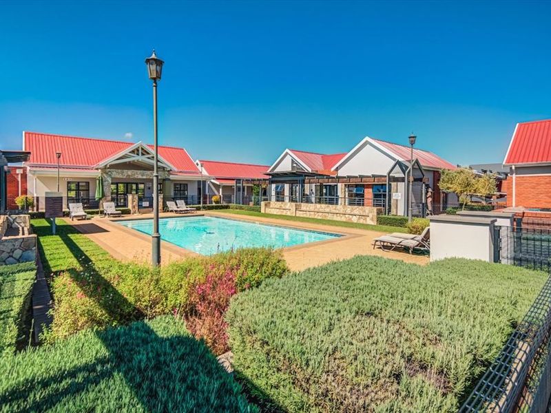 Comfortable Family Home with Practical Features - Photo 3