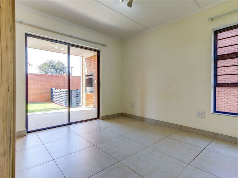 Comfortable Family Home with Practical Features - Photo 2