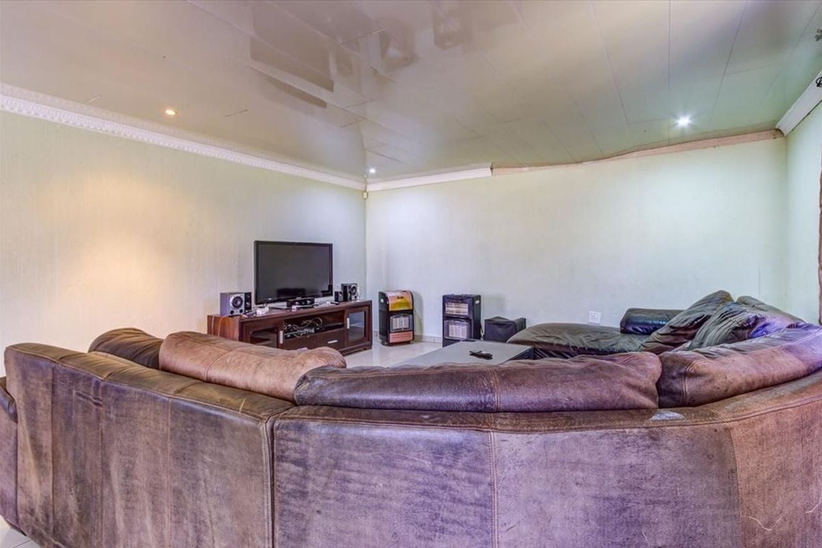 Spacious Home with Granny Flat and Multiple Living Areas - Photo 2