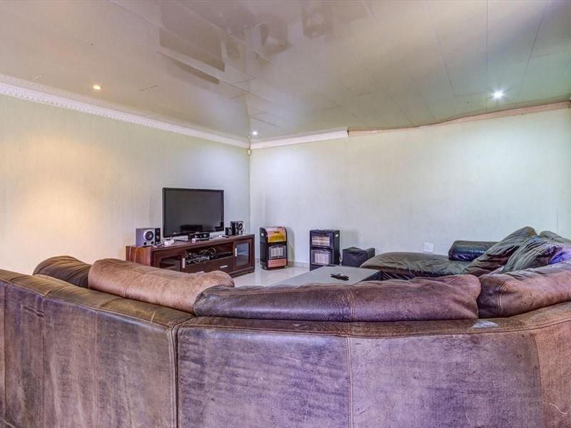 Spacious Home with Granny Flat and Multiple Living Areas - Photo 2