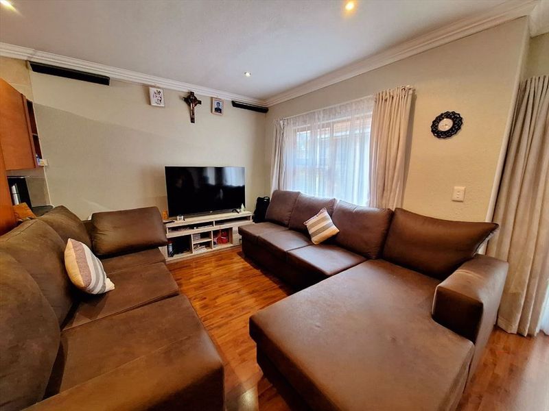 Charming Starter Home with Pool - Photo 2