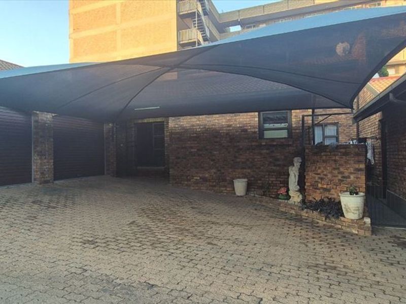 Spacious Family Home with Excellent Features - Photo 3