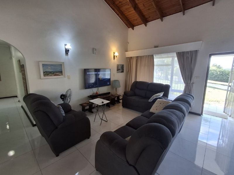 Immaculate character filled family residence with Ocean views and the added bonus of potential income generating accommodation. ABSOLUTE Value for money!!!!! - Photo 3