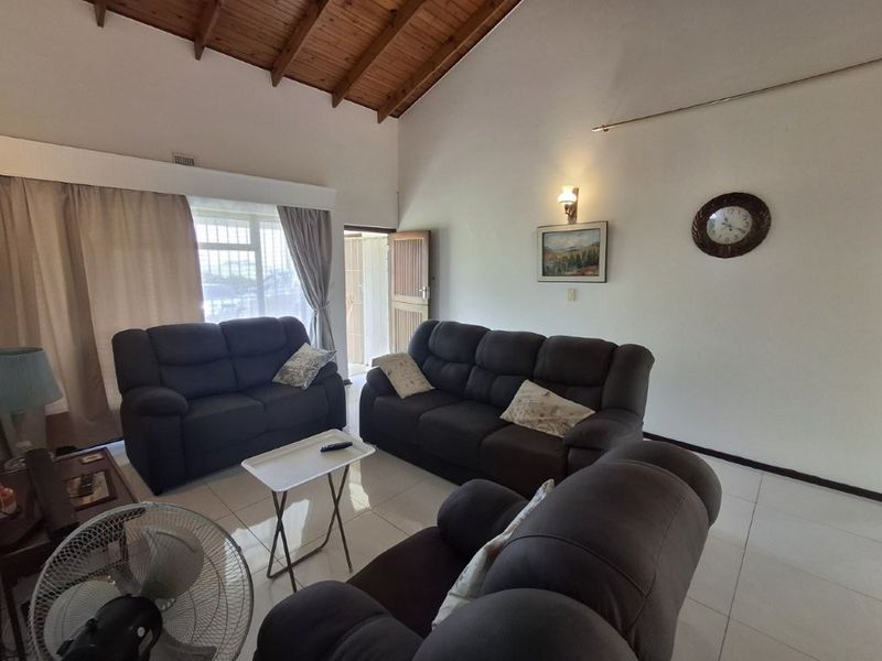 Immaculate character filled family residence with Ocean views and the added bonus of potential income generating accommodation. ABSOLUTE Value for money!!!!! - Photo 4