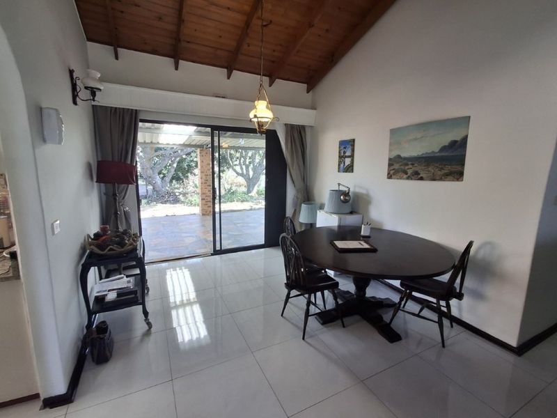 Immaculate character filled family residence with Ocean views and the added bonus of potential income generating accommodation. ABSOLUTE Value for money!!!!! - Photo 6