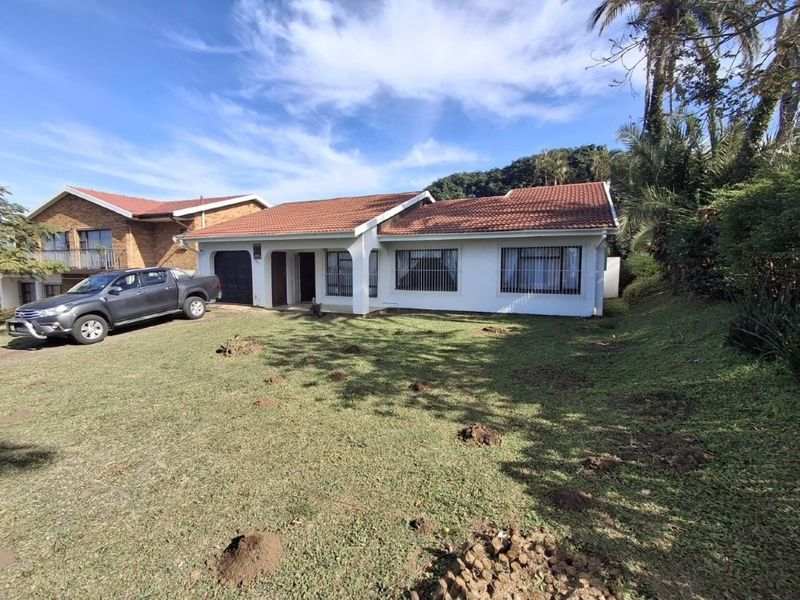 Immaculate character filled family residence with Ocean views and the added bonus of potential income generating accommodation. ABSOLUTE Value for money!!!!! - Photo 1