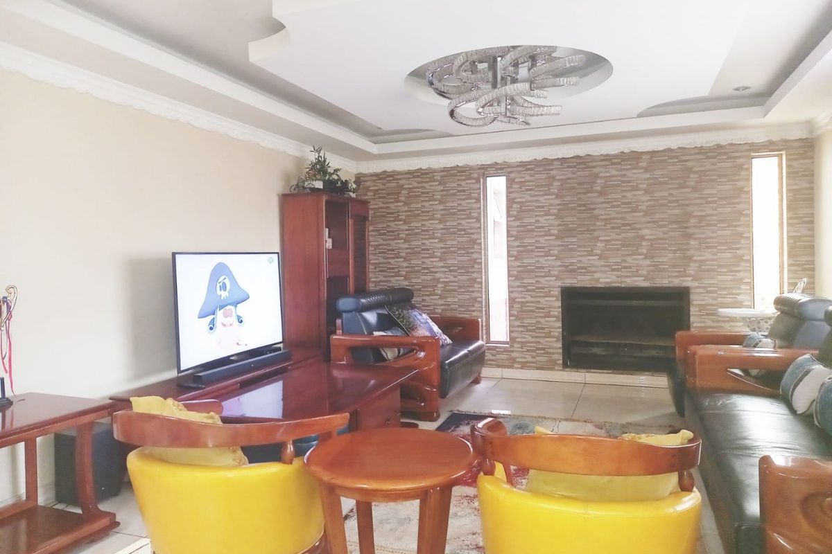 5 Bedroom House For Sale in Parklands Estate.. - Photo 4