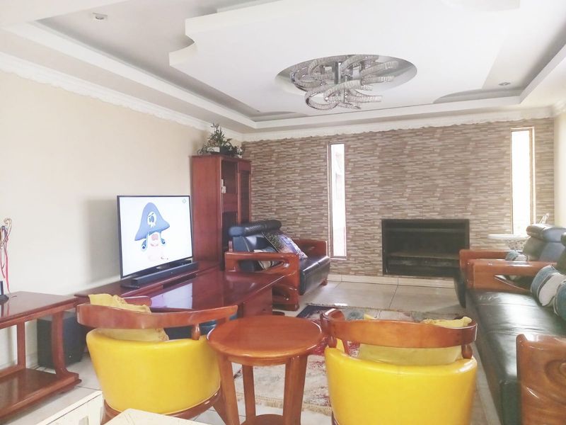 5 Bedroom House For Sale in Parklands Estate.. - Photo 4